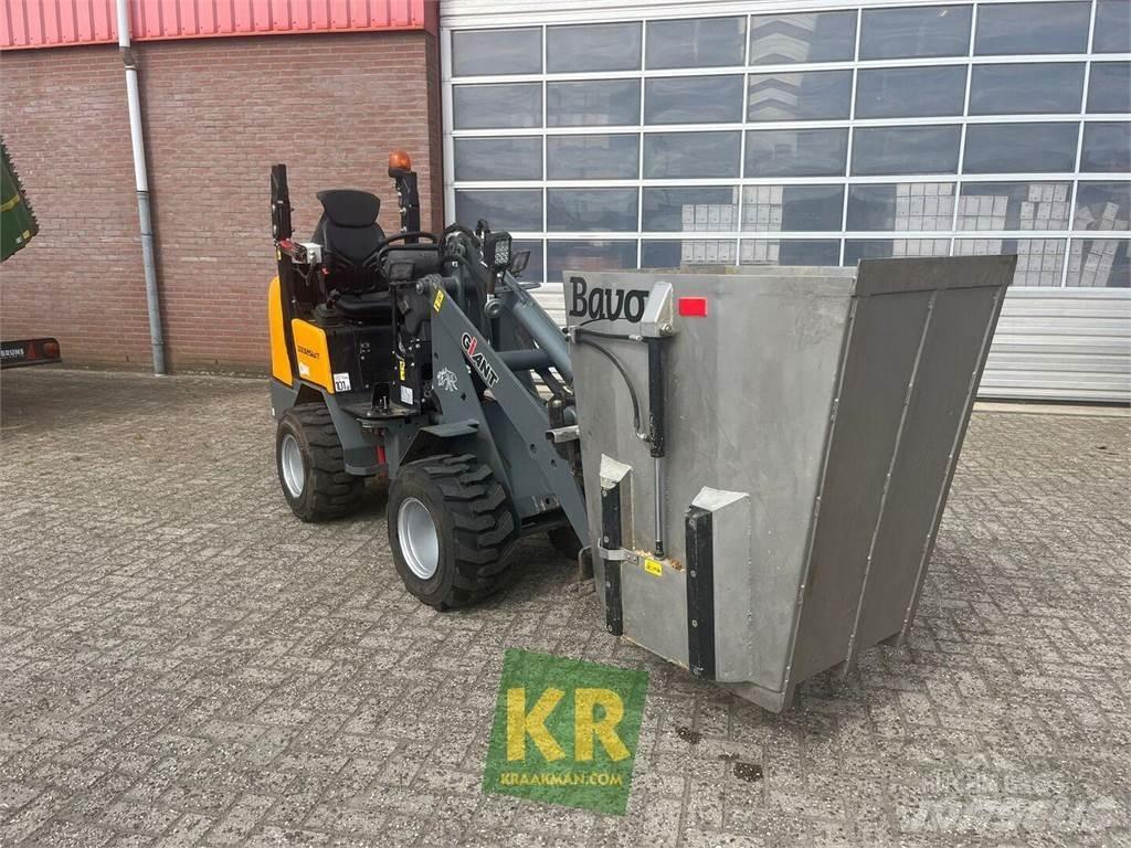 GiANT D332 Čelné nakladače a rýpadlá