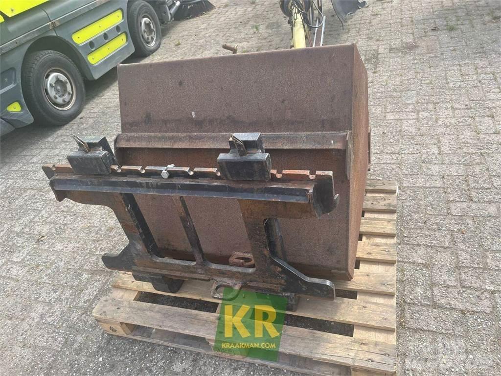 GiANT D332 Čelné nakladače a rýpadlá
