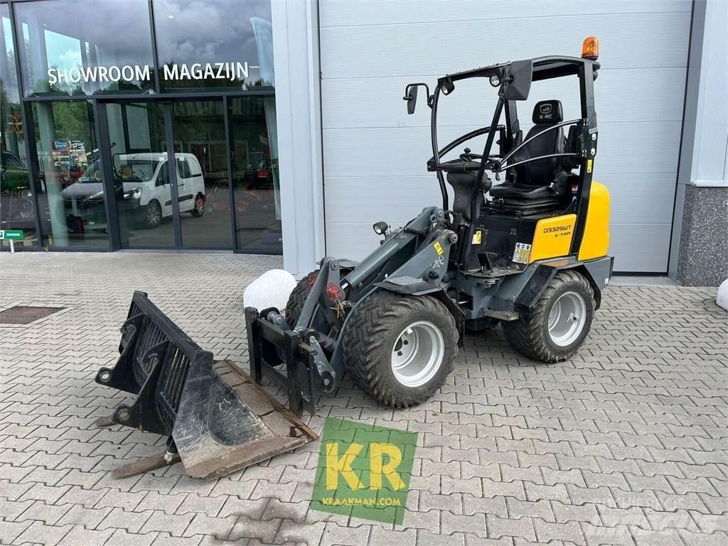 GiANT D332 Čelné nakladače a rýpadlá