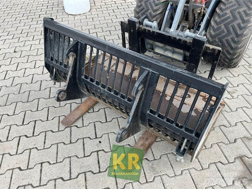 GiANT D332 Čelné nakladače a rýpadlá