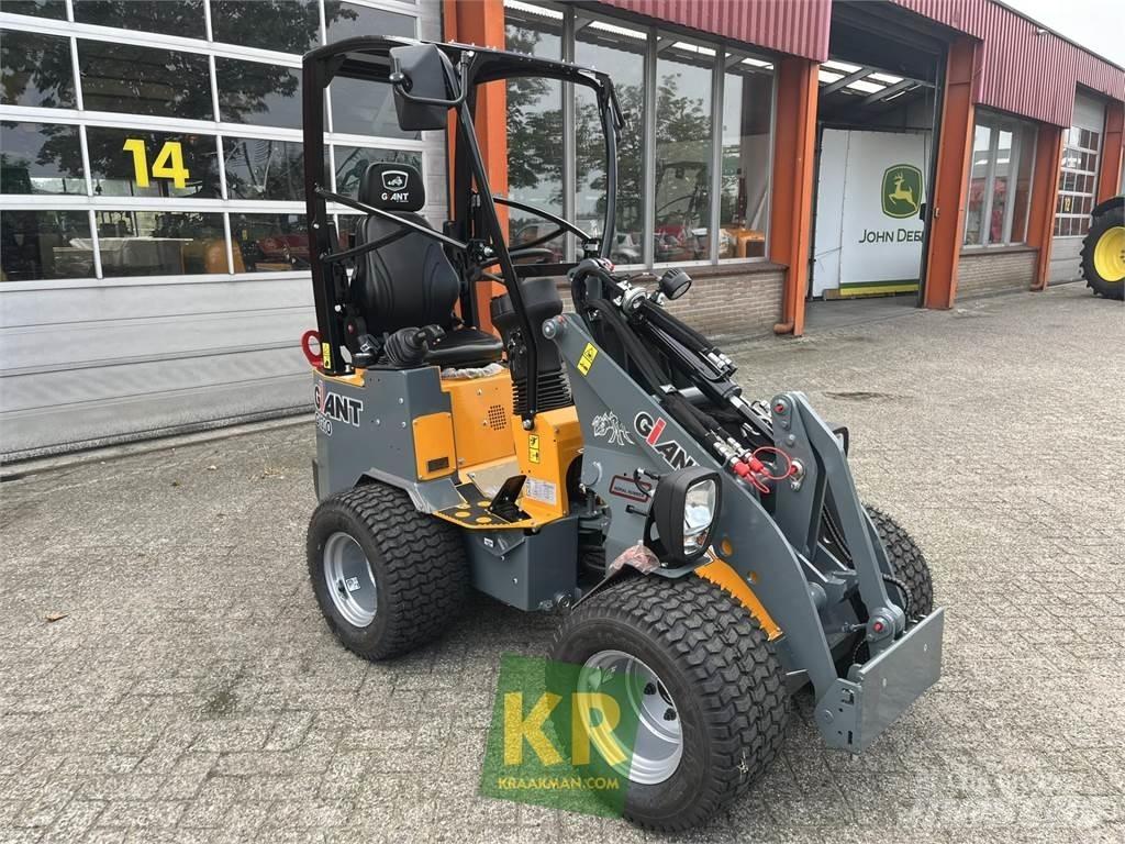 GiANT G1200 Čelné nakladače a rýpadlá