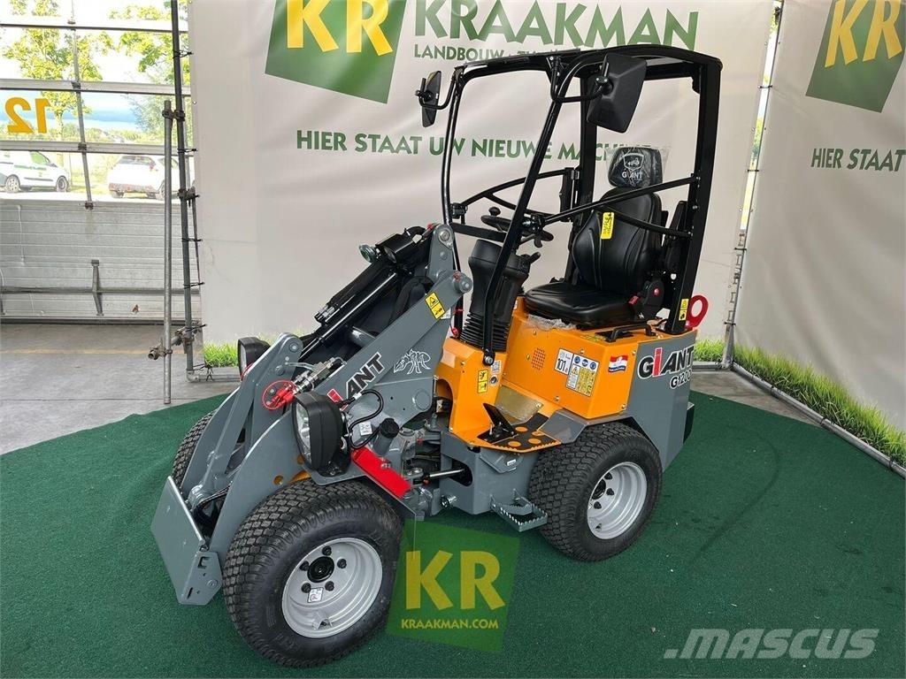 GiANT G1200 Čelné nakladače a rýpadlá