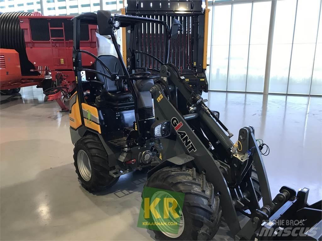 GiANT G2200E Čelné nakladače a rýpadlá
