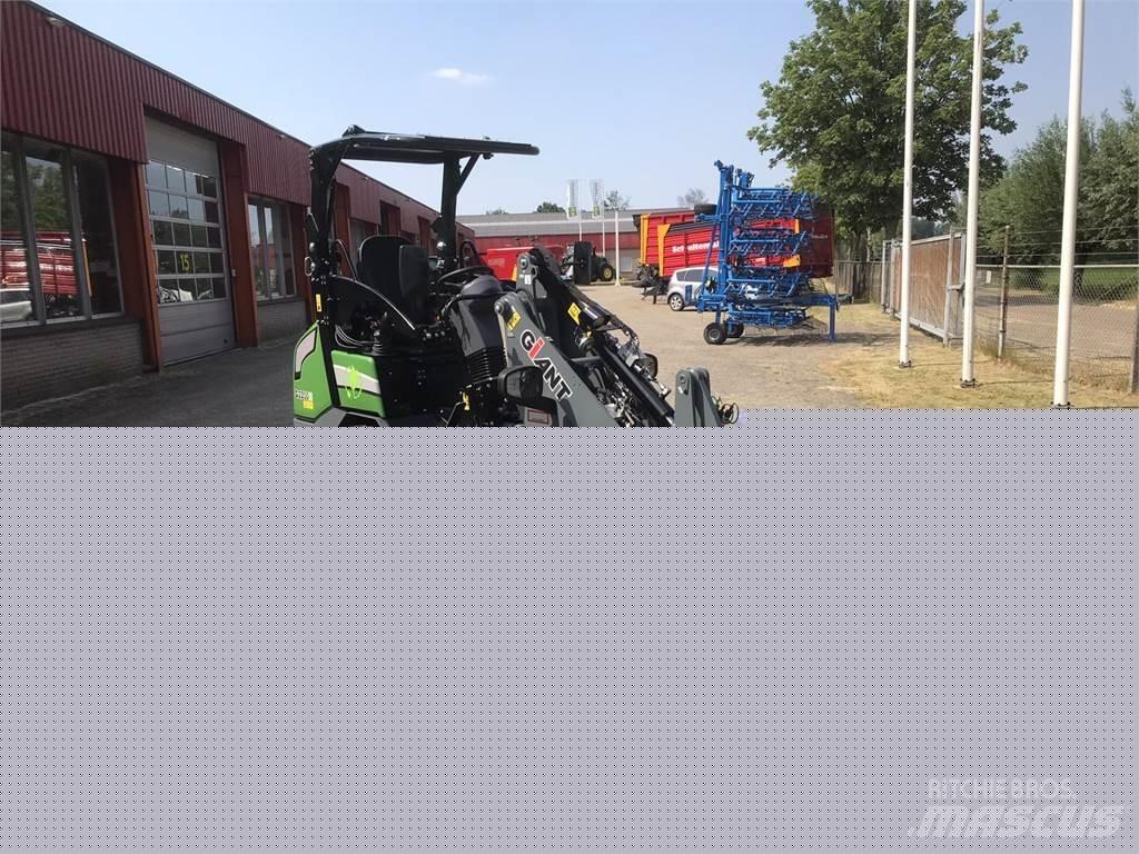 GiANT G2200E Čelné nakladače a rýpadlá