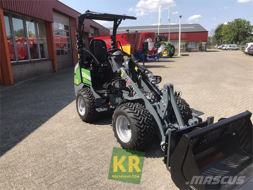 GiANT G2200E Čelné nakladače a rýpadlá