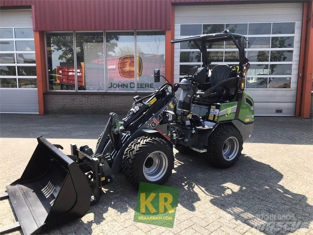 GiANT G2200E Čelné nakladače a rýpadlá