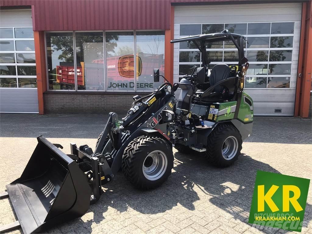 GiANT G2200E Čelné nakladače a rýpadlá