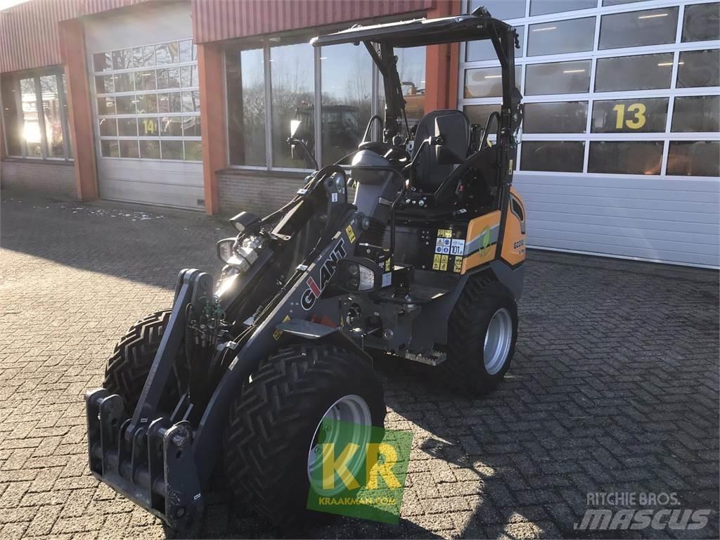 GiANT G2200E Čelné nakladače a rýpadlá