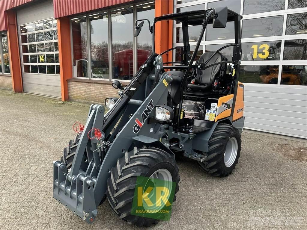 GiANT G2300 Čelné nakladače a rýpadlá