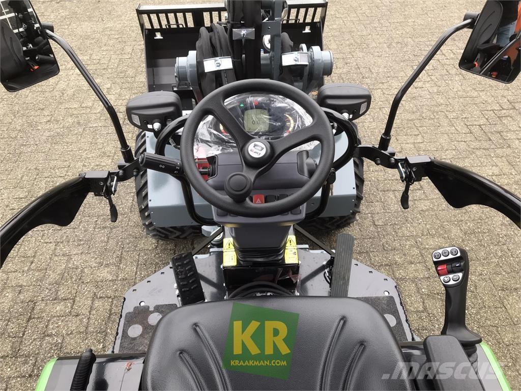 GiANT G2700E Čelné nakladače a rýpadlá