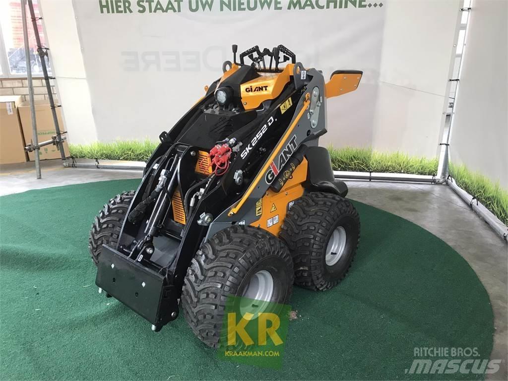 GiANT SK252D Čelné nakladače a rýpadlá
