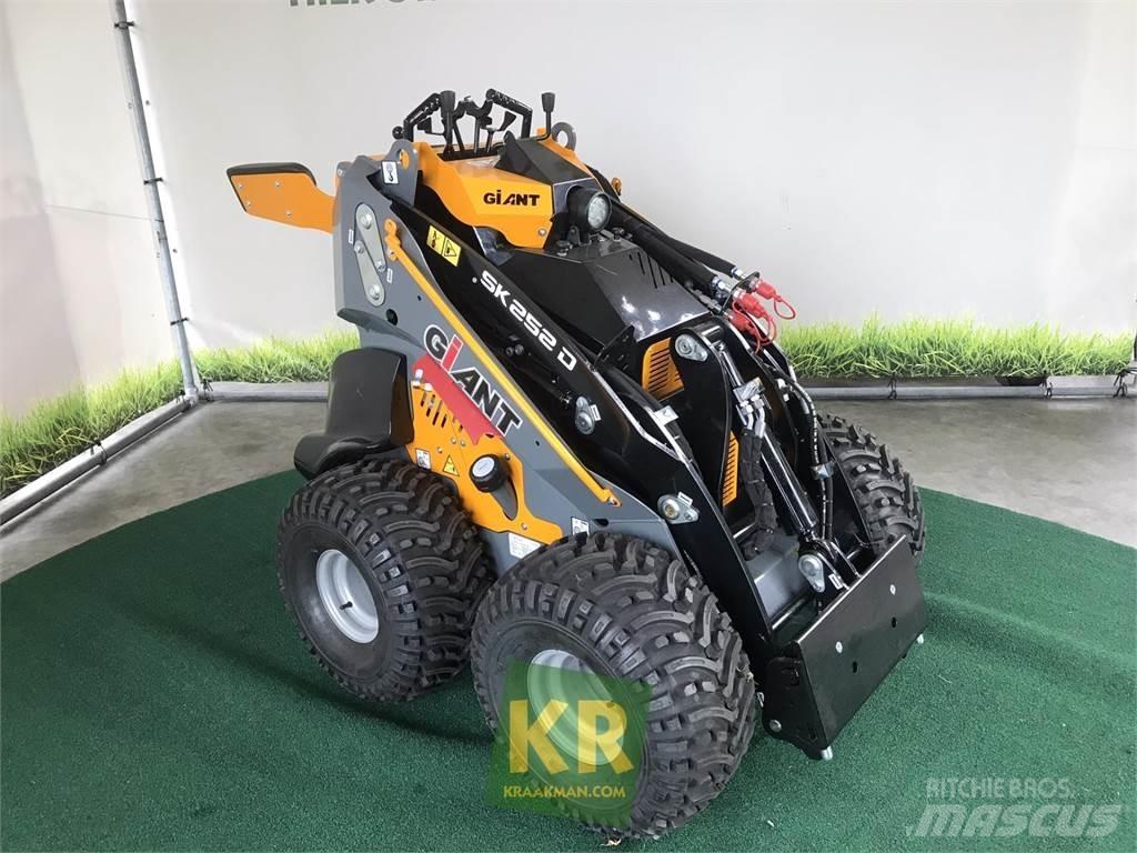 GiANT SK252D Čelné nakladače a rýpadlá