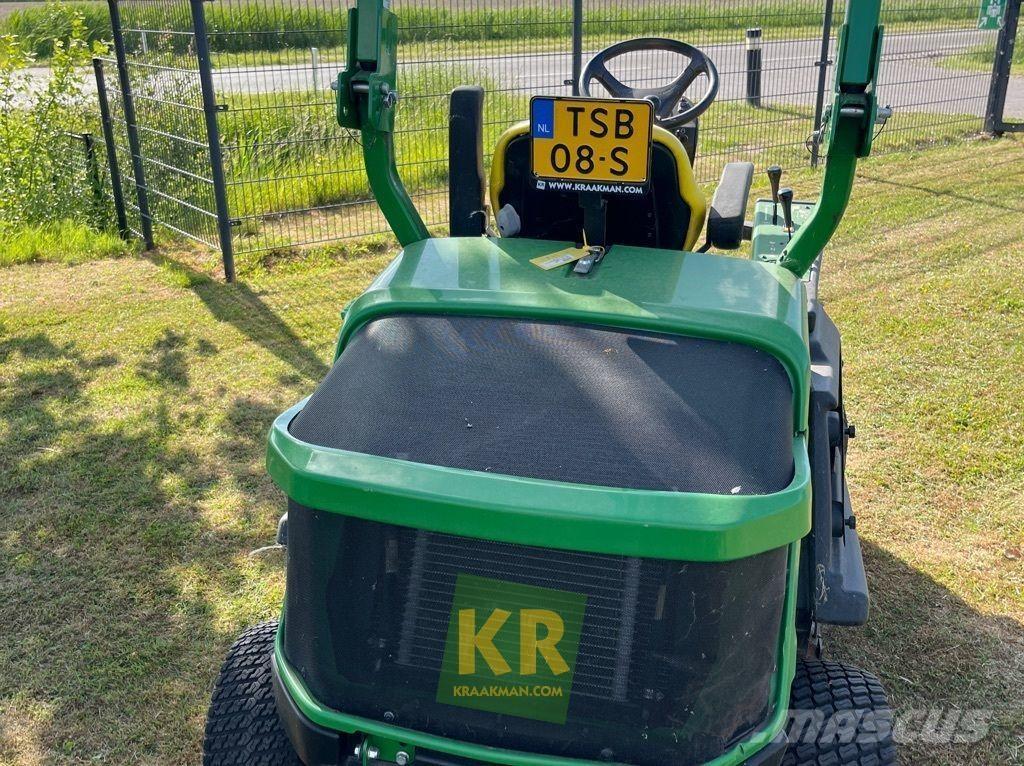 John Deere 1580 Kosačky na kosenie roughov a semiroughov