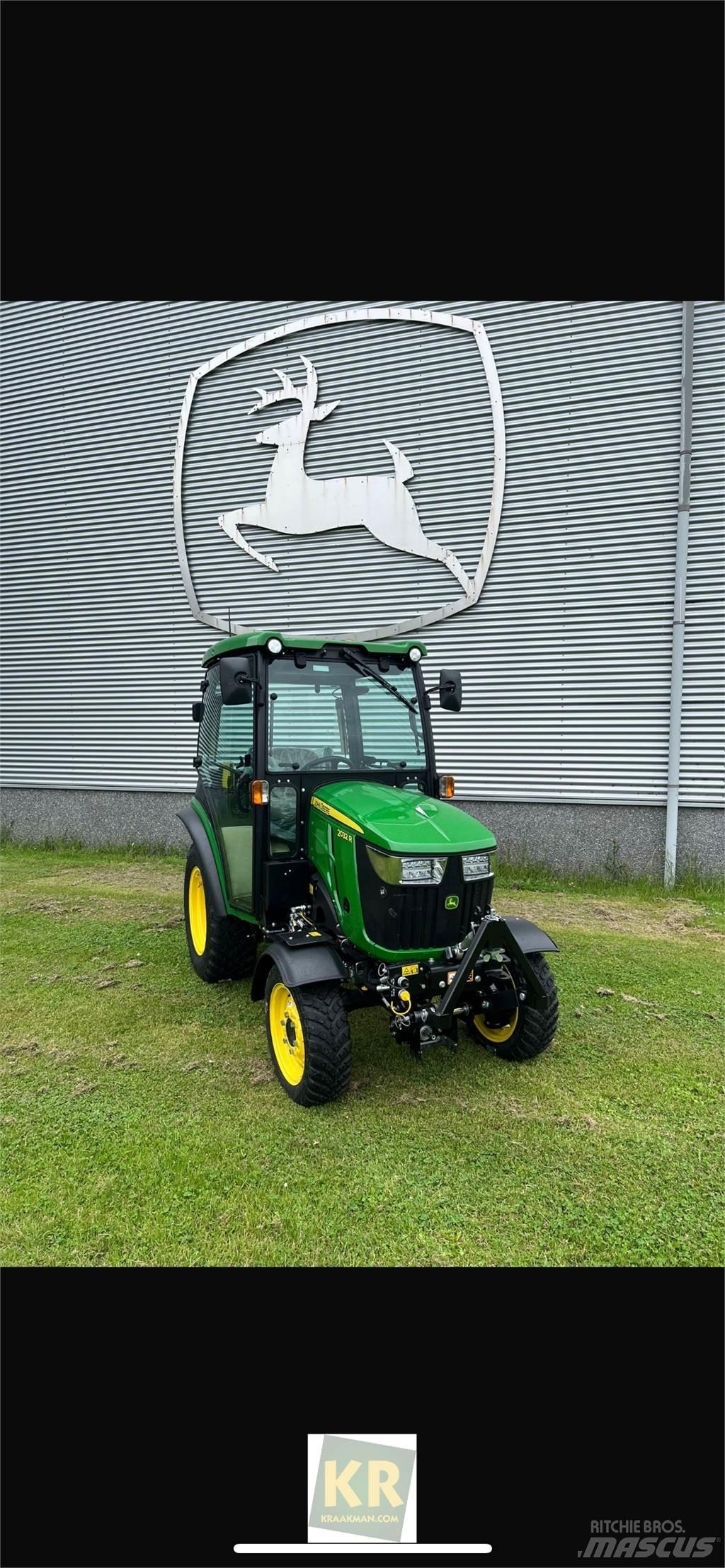 John Deere 2032R Kompaktné traktory
