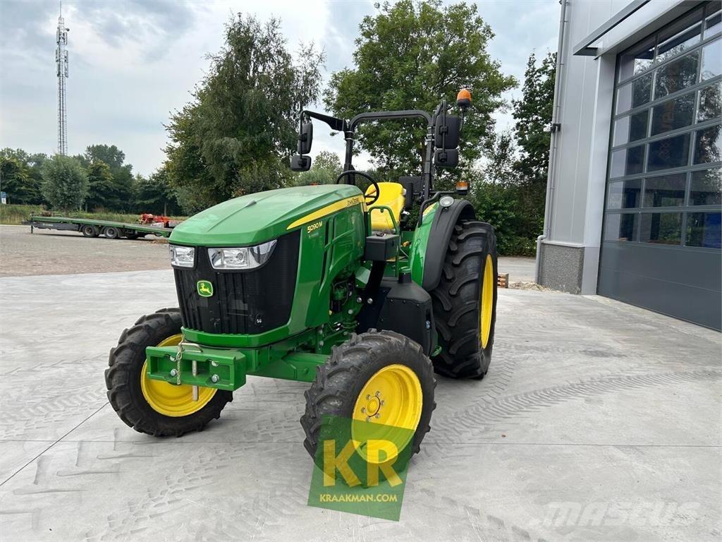 John Deere 5090M Traktory