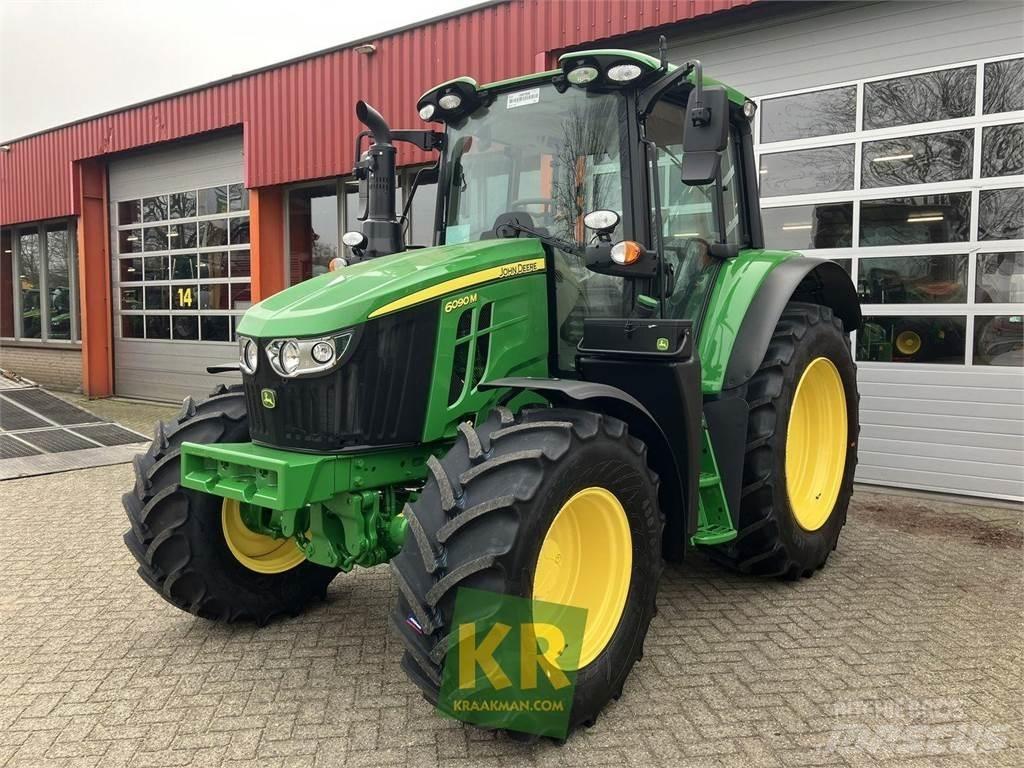 John Deere 6090M Traktory