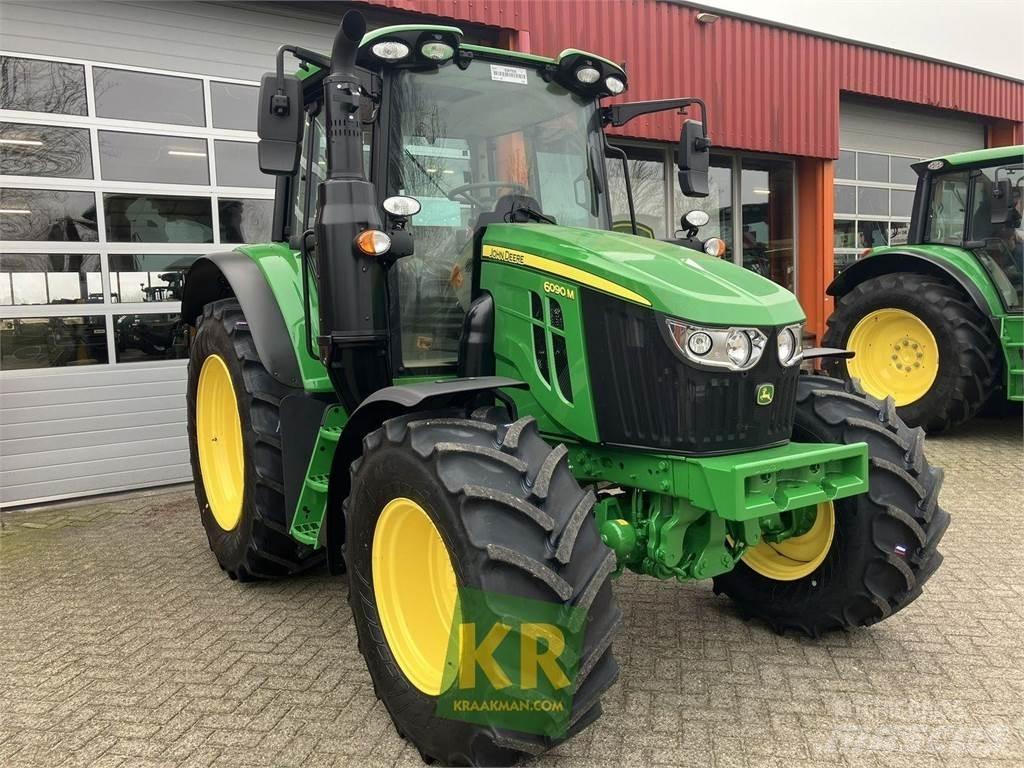 John Deere 6090M Traktory