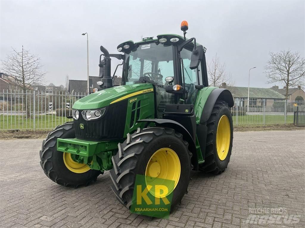 John Deere 6100M Traktory