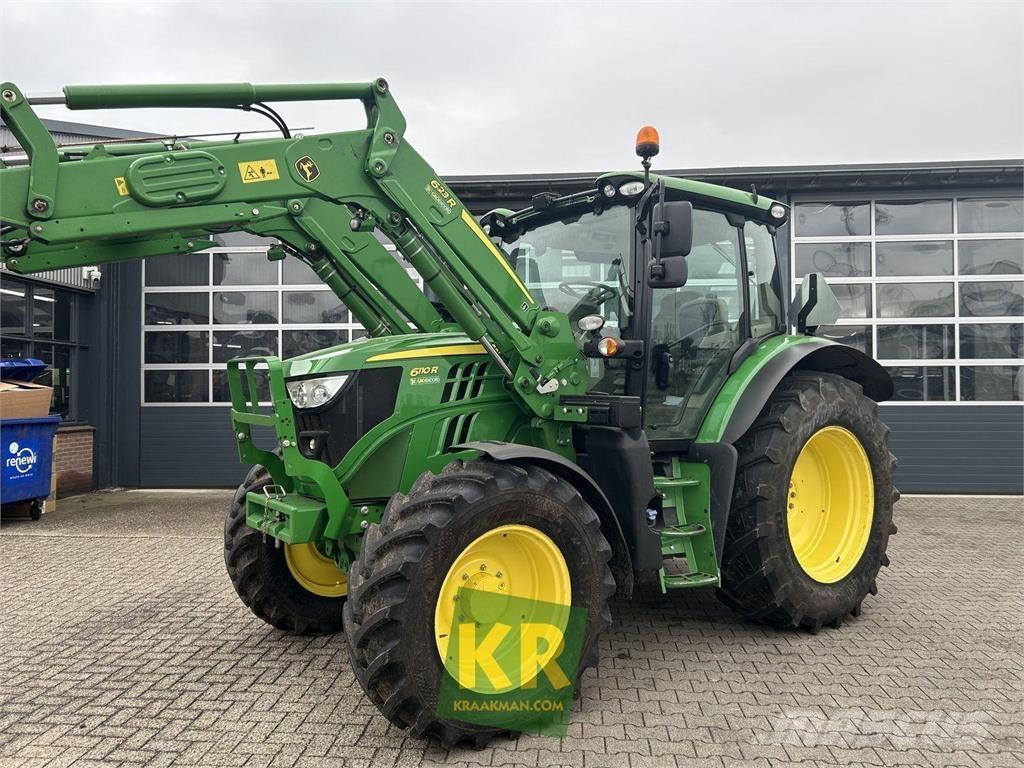 John Deere 6110R Traktory