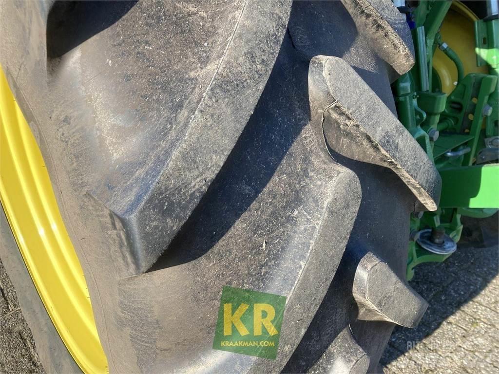 John Deere 6130R Traktory