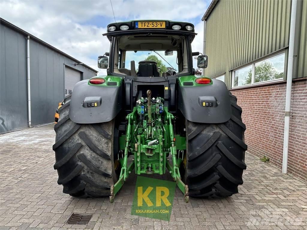 John Deere 6210R Traktory