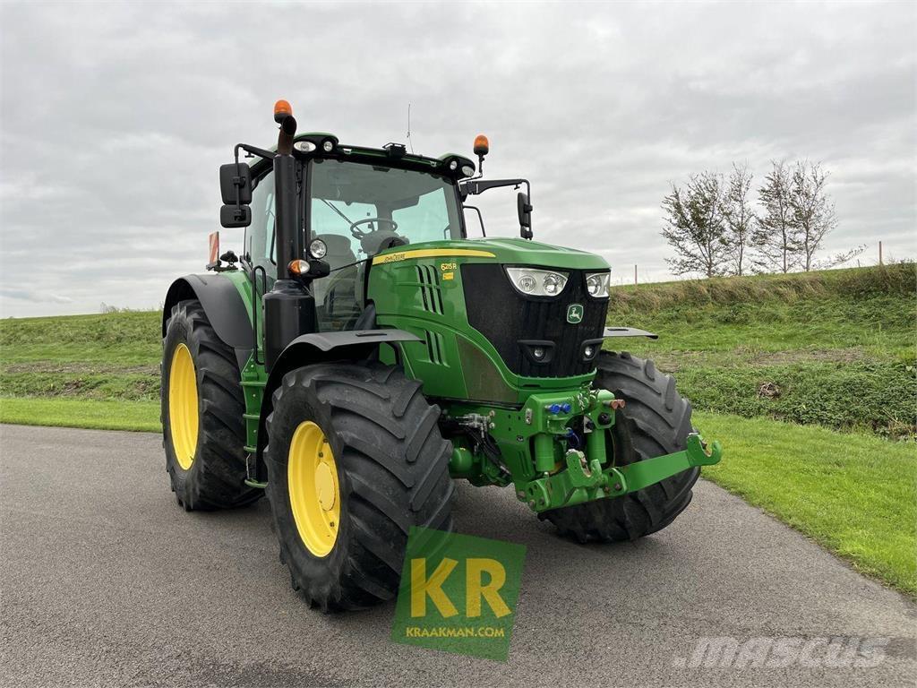 John Deere 6215R Traktory