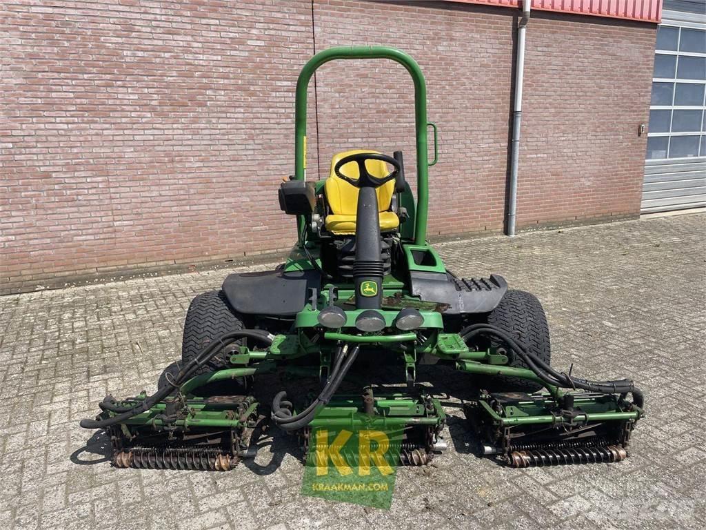 John Deere 8700A Kosačky greenov