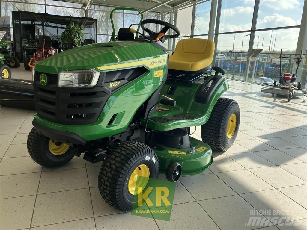 John Deere X107 Samochodné kosačky