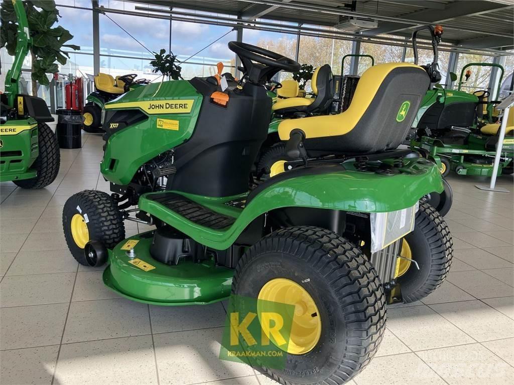 John Deere X107 Samochodné kosačky