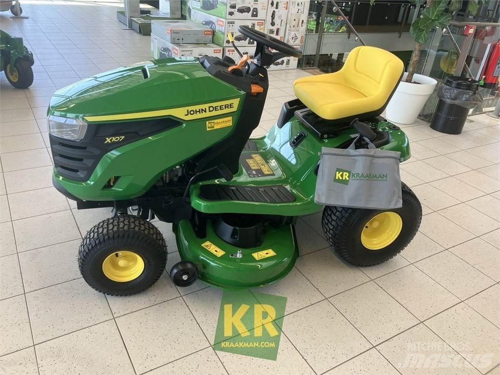 John Deere X107 Samochodné kosačky