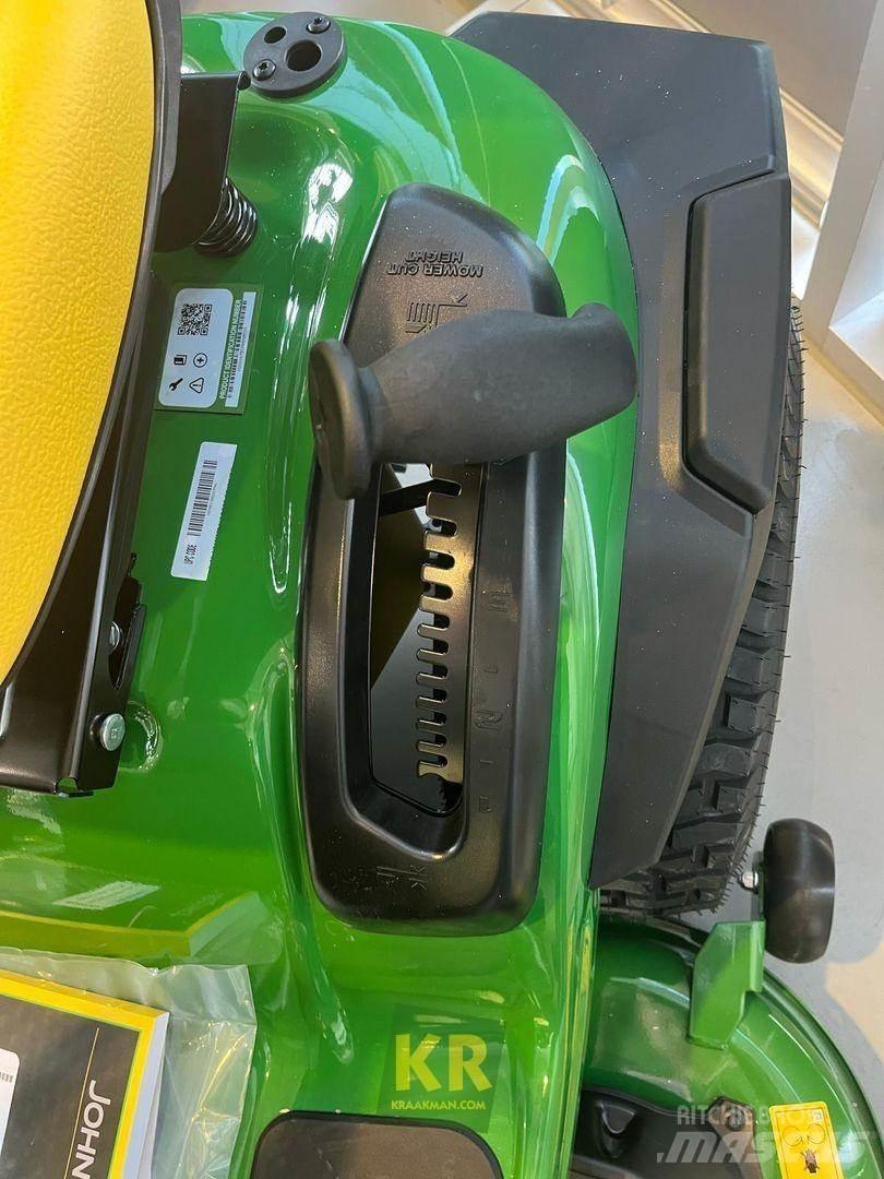 John Deere X127 Samochodné kosačky