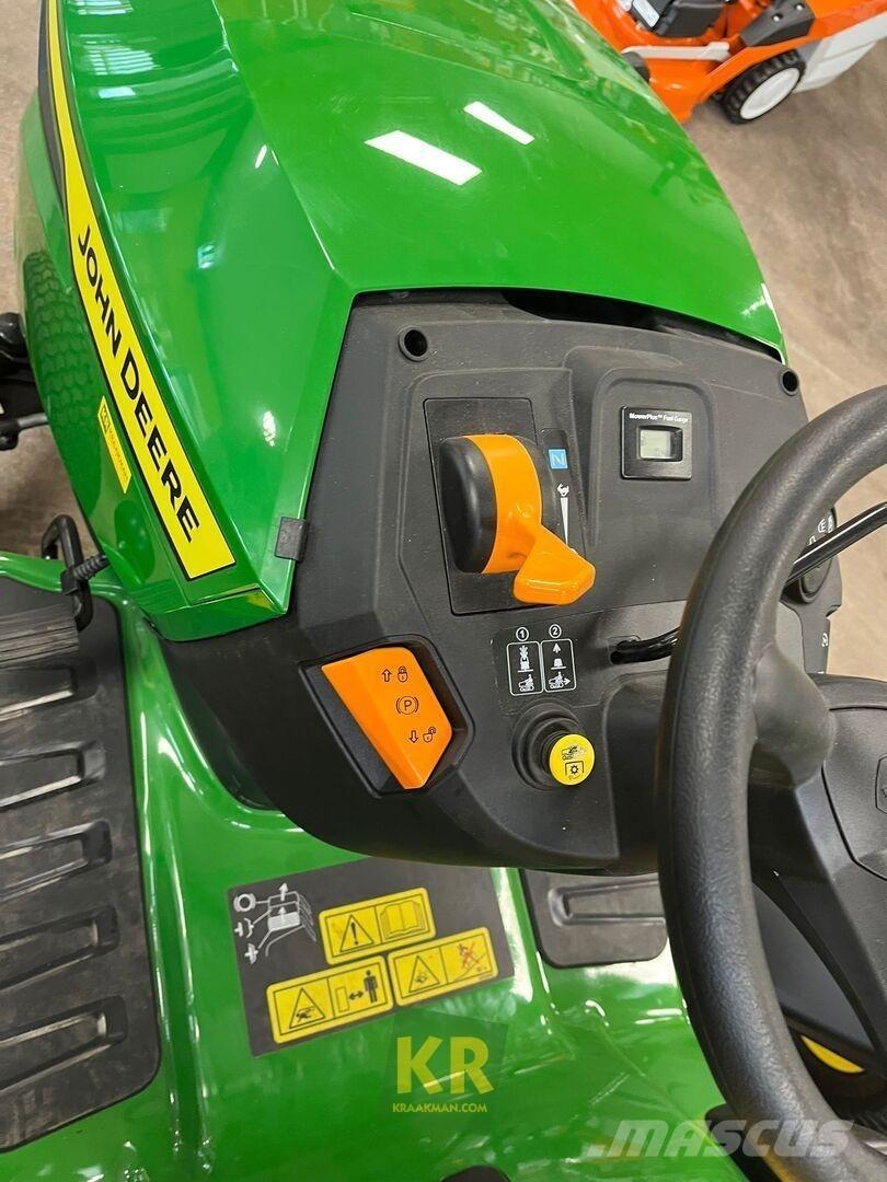 John Deere X127 Samochodné kosačky