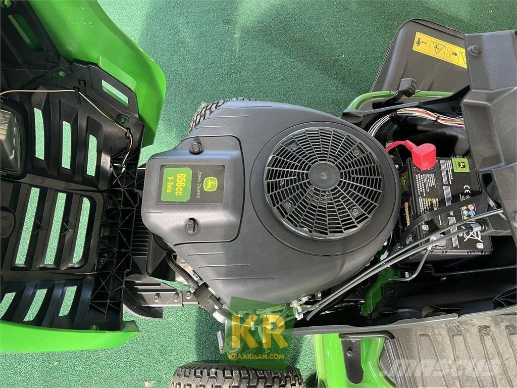 John Deere X127 Samochodné kosačky
