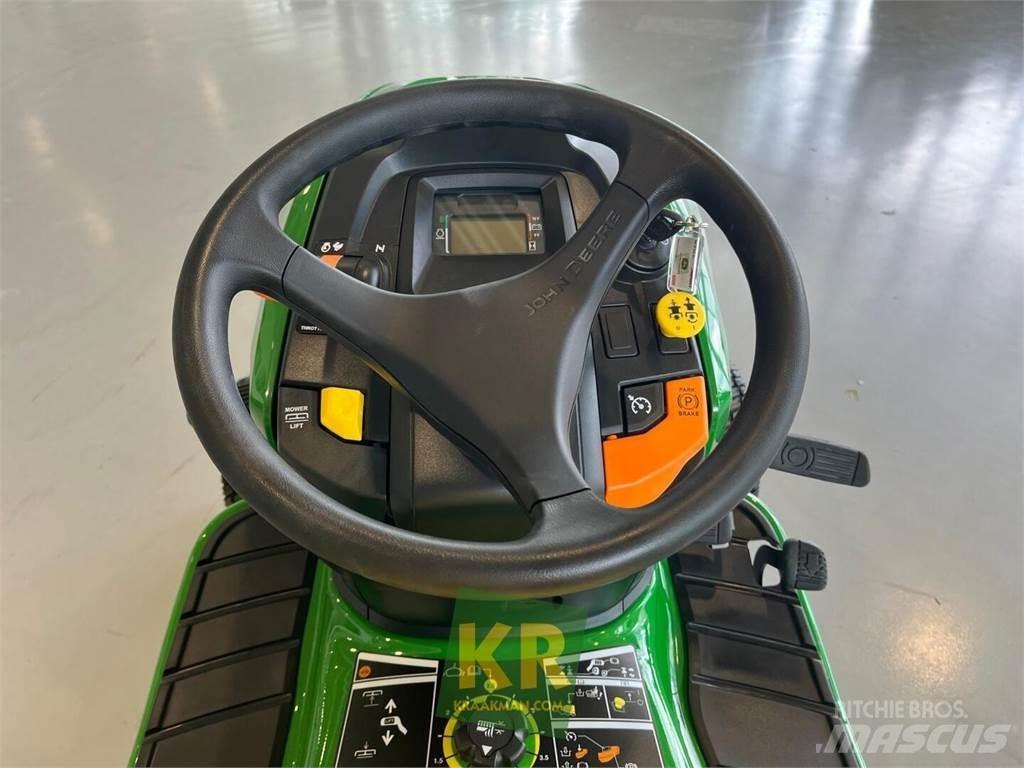 John Deere X380 Samochodné kosačky