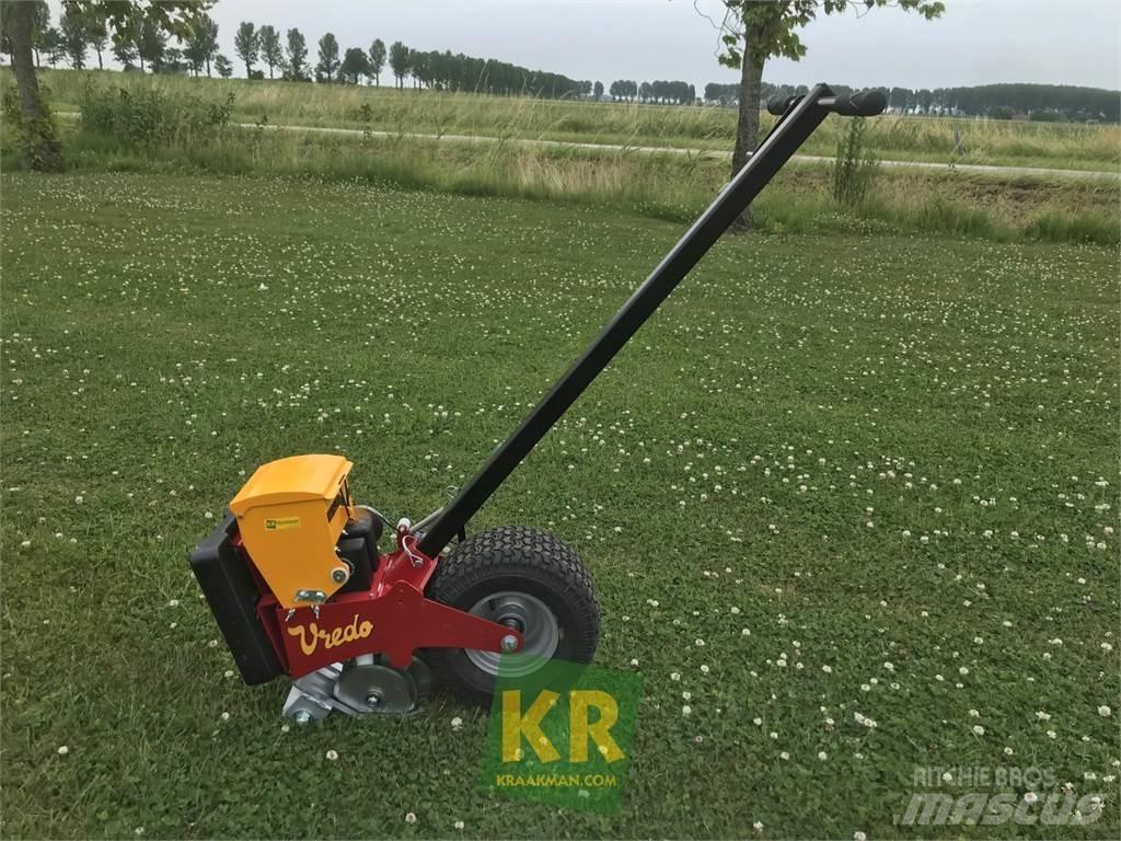 Vredo Turf Buddy Mechanické sejačky