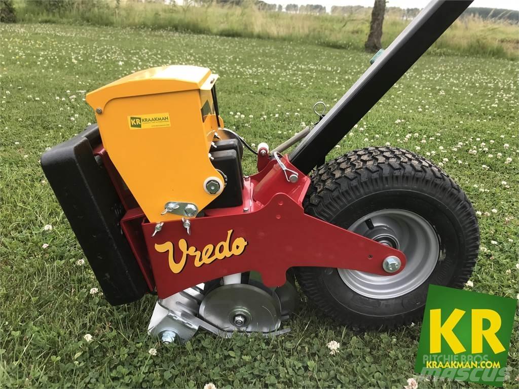 Vredo Turf Buddy Mechanické sejačky