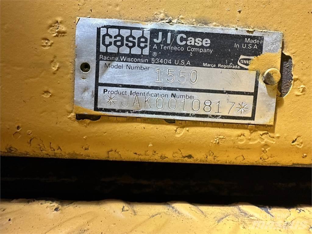 CASE 1550 Pásové dozéry