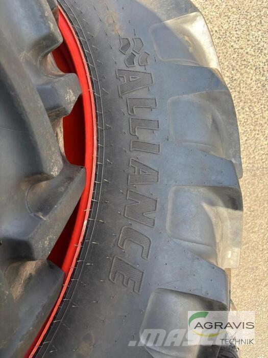 CLAAS ARION 610 CIS Traktory