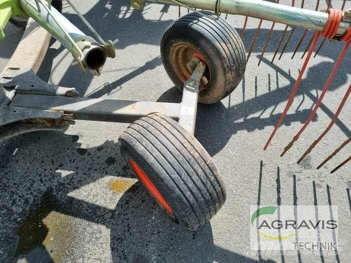 CLAAS LINER 2700 Obracače a zhrabovače sena