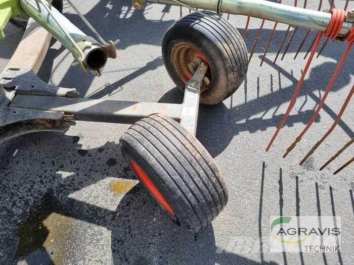CLAAS LINER 2700 Obracače a zhrabovače sena