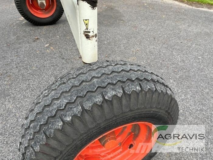 CLAAS LINER 780 L Obracače a zhrabovače sena