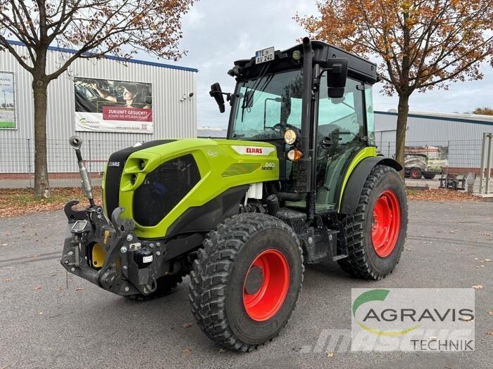 CLAAS NEXOS 240 L Traktory