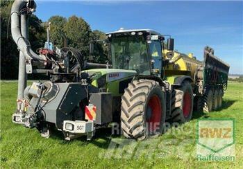 CLAAS XERION 3800 TRAC Rozmetadlá maštaľného hnoja