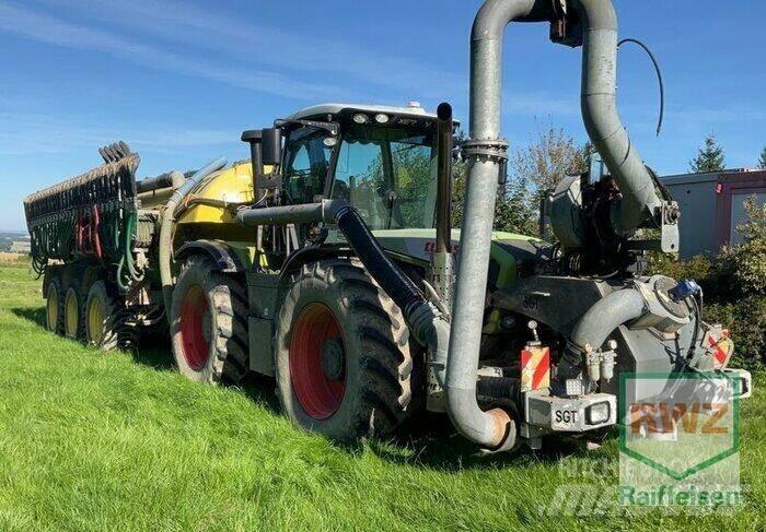 CLAAS XERION 3800 TRAC Rozmetadlá maštaľného hnoja
