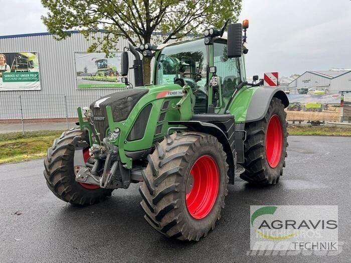 Fendt 714 VARIO S4 Traktory