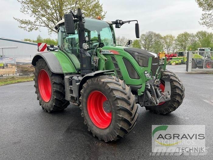 Fendt 714 VARIO S4 Traktory