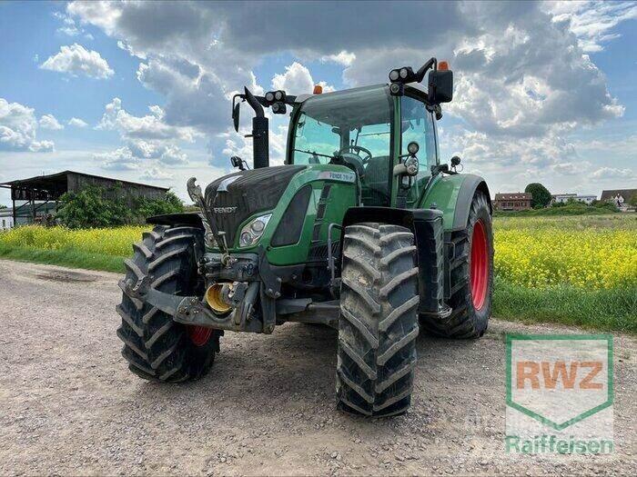 Fendt 718 Vario Traktory