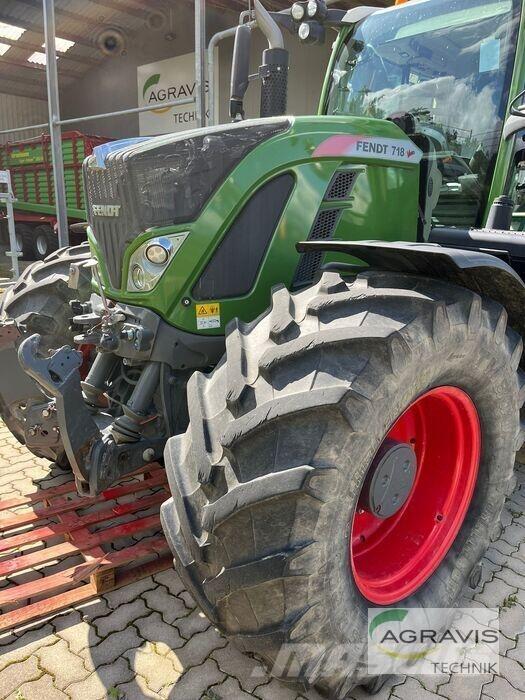 Fendt 718 VARIO S4 Traktory