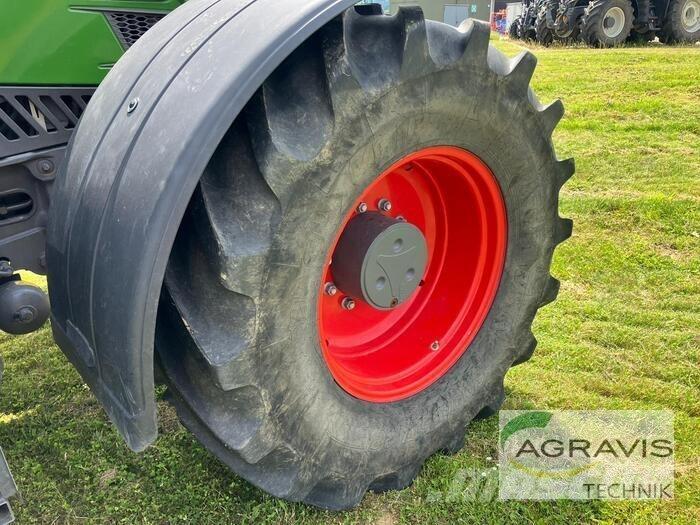 Fendt 718 VARIO S4 Traktory