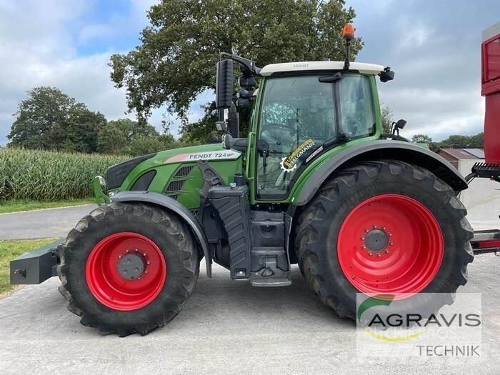 Fendt 724 VARIO S4 Traktory